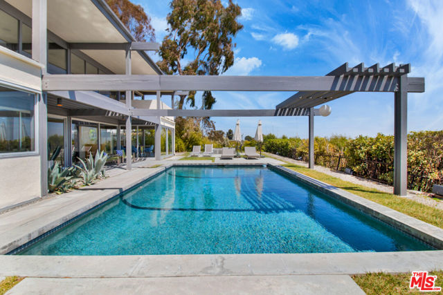 9892 BEVERLY GROVE Drive, Beverly Hills CA: https://media.crmls.org/mediaz/6b9b9b9f-7534-4455-b00c-4b795dbad5c9.jpg