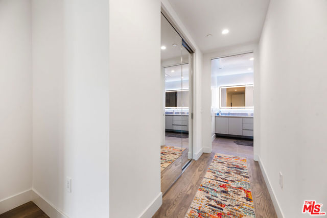 728 N Sweetzer Avenue, West Hollywood CA: https://media.crmls.org/mediaz/6b9bc743-abc2-4fbd-80fe-fd52e344344e.jpg