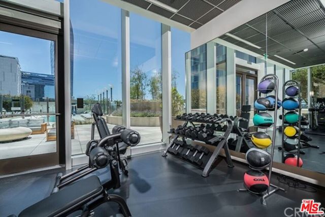 889 Francisco Street, Los Angeles CA: https://media.crmls.org/mediaz/6b9bf0e6-7aaa-471e-af0c-3893a56754aa.jpg