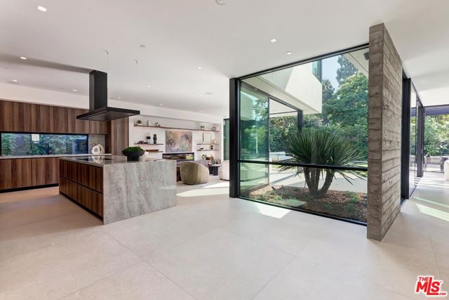 2831 Malcolm Avenue, Los Angeles CA: https://media.crmls.org/mediaz/6b9c0ab3-8fdc-47c3-a881-a999a8f0840c.jpg