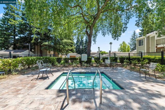 132 Eastridge Dr, San Ramon CA: https://media.crmls.org/mediaz/6b9c2c74-4bfa-4788-8ec6-f2ae22daf361.jpg
