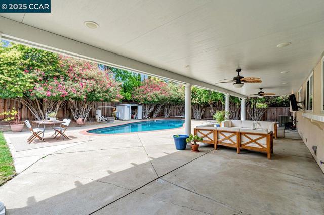 3812 Fernwood Ct, Concord CA: https://media.crmls.org/mediaz/6b9cb052-363c-448b-b6eb-b4fa64955b10.jpg