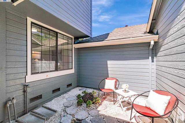 636 Praderia Cir, Fremont CA: https://media.crmls.org/mediaz/6b9cbfd2-7285-4c69-89ec-fad047a57d37.jpg