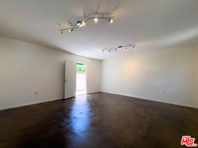 1119 Geneva Street, Glendale CA: https://media.crmls.org/mediaz/6b9d7c02-a97f-421a-8b36-97f247e8ff95.jpg