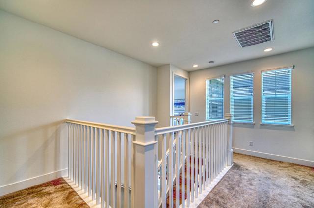 267 Sandy Gulch Drive, Marina CA: https://media.crmls.org/mediaz/6b9e283d-148e-4a81-981e-29e60bfbc050.jpg
