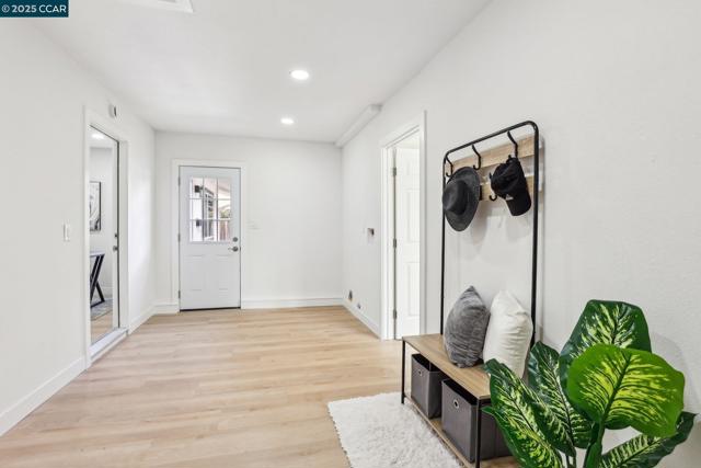 562 Swallow Dr, Livermore CA: https://media.crmls.org/mediaz/6b9e395c-d651-458b-891b-6fa3b7fb7689.jpg
