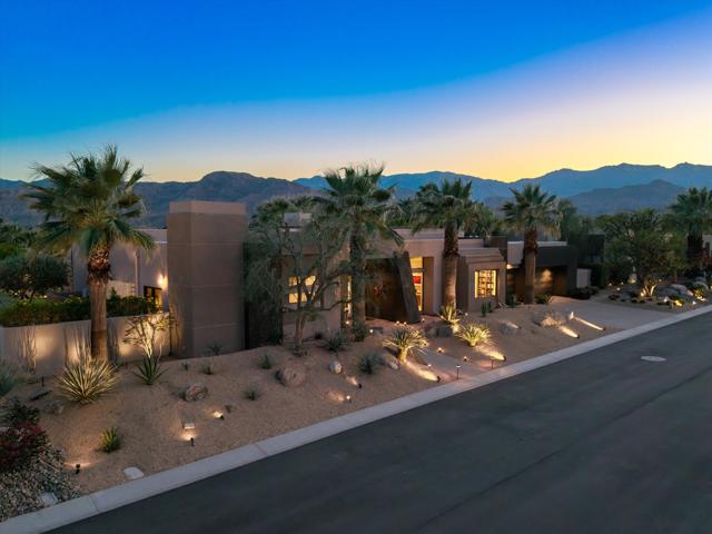 8 Ledgestone Lane, Rancho Mirage CA: https://media.crmls.org/mediaz/6b9e5cd0-157c-4590-aa88-7d18d3e4c831.jpg