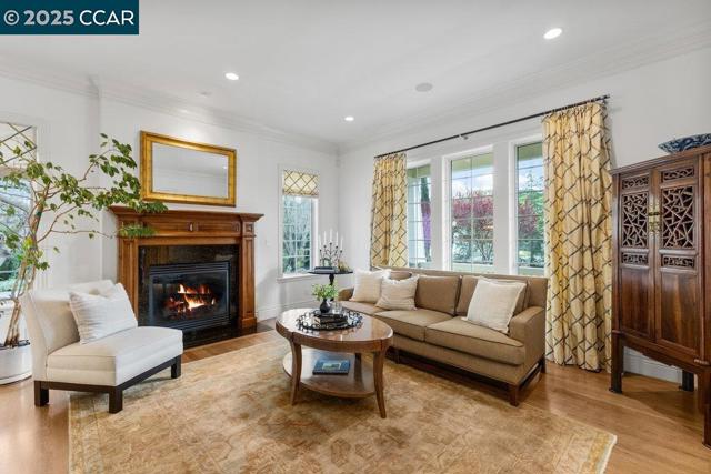21 Meadow Lake Dr, Danville CA: https://media.crmls.org/mediaz/6b9e68dc-c02d-4edb-9a88-b153d727f882.jpg