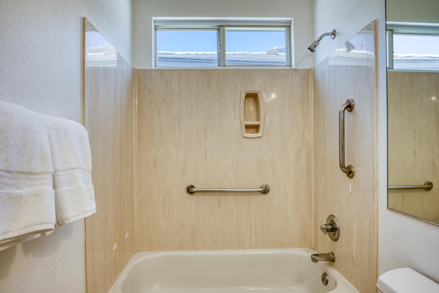 44010 Royal Troon Drive Drive, Indio CA: https://media.crmls.org/mediaz/6b9ebcf6-3109-43ea-aa3c-c221c7b36304.jpg