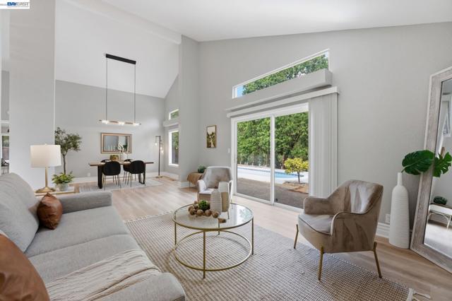 1782 Whitecliff Way, Walnut Creek CA: https://media.crmls.org/mediaz/6b9ebe95-03d8-4022-977f-16208e54c20f.jpg