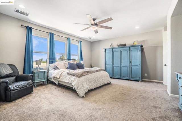 583 Sawgrass Way, Oakley CA: https://media.crmls.org/mediaz/6b9ee921-1942-452e-9a11-04841e75aef1.jpg