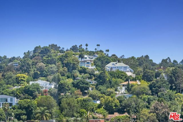 171 N Church Lane, Los Angeles CA: https://media.crmls.org/mediaz/6b9f4494-530d-47dd-96bc-2fb587e7aa97.jpg