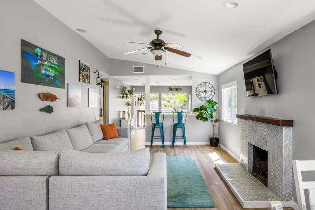22642 Via Santiago, Mission Viejo CA: https://media.crmls.org/mediaz/6b9f46ac-0e14-4724-9724-e311230532df.jpg