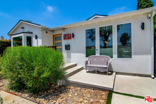 441 W Ellis Avenue, Inglewood CA: https://media.crmls.org/mediaz/6ba0001e-ed09-4e5c-bf72-6e4e911c3cfc.jpg