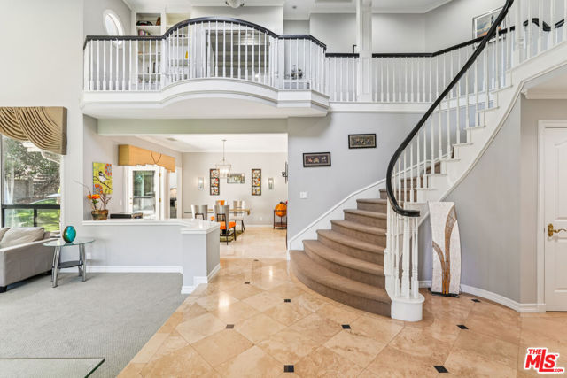 2084 Hopewell Court, Thousand Oaks CA: https://media.crmls.org/mediaz/6ba06fc9-ddd3-4069-aaa9-28110538bd9e.jpg