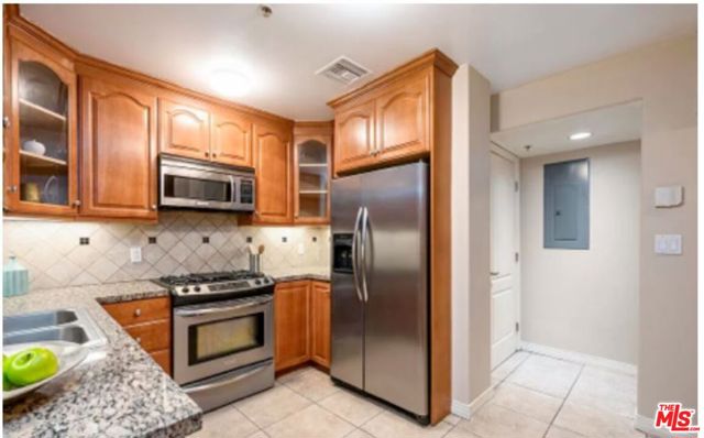 4732 Radford Avenue, Valley Village CA: https://media.crmls.org/mediaz/6ba0d8a4-a682-4452-85dc-0b3fda1427dd.jpg