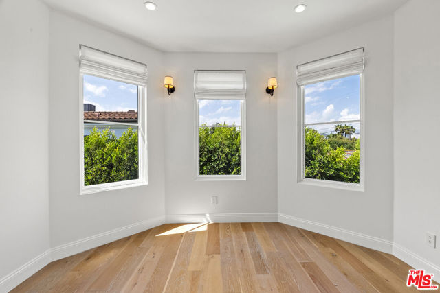 530 N Alta Vista Boulevard, Los Angeles CA: https://media.crmls.org/mediaz/6ba1037a-5ee0-4625-929e-c5627ae6d095.jpg
