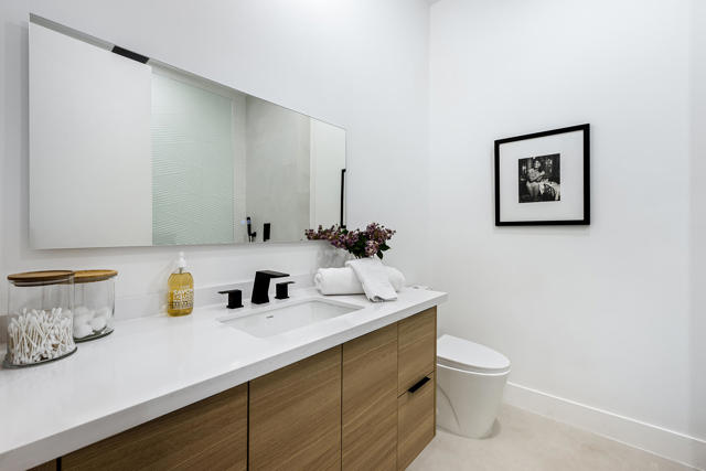 137 Kiva Drive Drive, Palm Desert CA: https://media.crmls.org/mediaz/6ba1b340-31a0-4f05-b3a1-bf6b0ea88e5b.jpg
