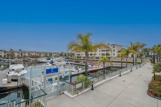 4256 Tradewinds Drive, Oxnard CA: https://media.crmls.org/mediaz/6ba1c0ae-bb26-40f1-aac2-2ec92b8a31e1.jpg