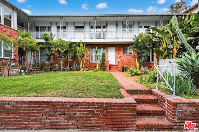 1429 Havenhurst Drive, West Hollywood CA: https://media.crmls.org/mediaz/6ba1ce35-bdfe-4cba-a097-4f49c70f0292.jpg