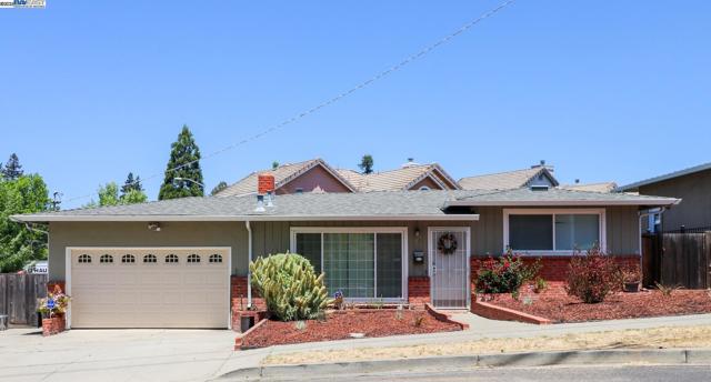 2272 Kelly St, Hayward CA: https://media.crmls.org/mediaz/6ba214d1-b258-43a5-bc74-7ca7ef12bc7c.jpg