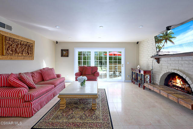 1568 Aspenwall Road, Westlake Village CA: https://media.crmls.org/mediaz/6ba2b08d-0dc5-4e90-bd47-b04fae2c6865.jpg