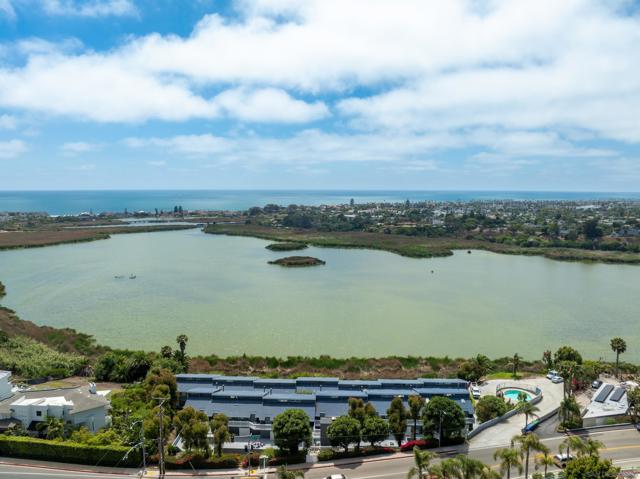 2399 Jefferson St, Carlsbad CA: https://media.crmls.org/mediaz/6ba2bcde-1944-4656-bead-3f27f70fa32b.jpg