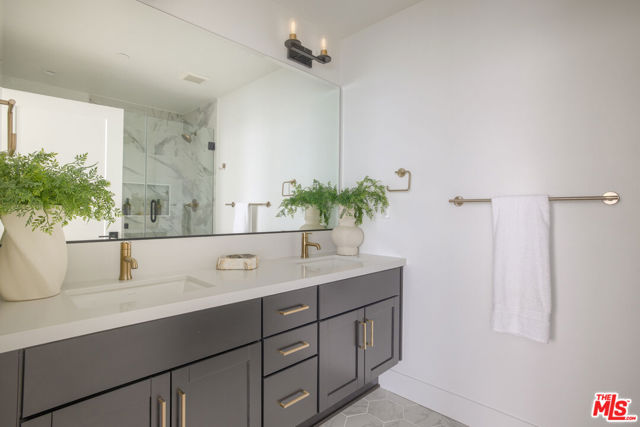 11214 Victory Boulevard, 6 photo 6