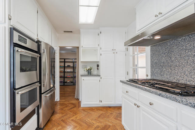 6120 Zelzah Avenue, Encino CA: https://media.crmls.org/mediaz/6ba2e4bf-43bf-46fc-af0f-ba194068346b.jpg
