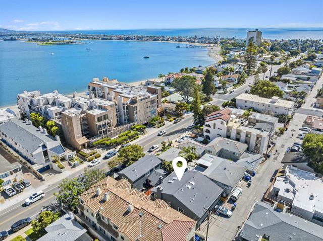 1152 54 Pacific Beach Dr, San Diego CA: https://media.crmls.org/mediaz/6ba2fbd9-9e19-4552-9e2f-247552e9dcc6.jpg