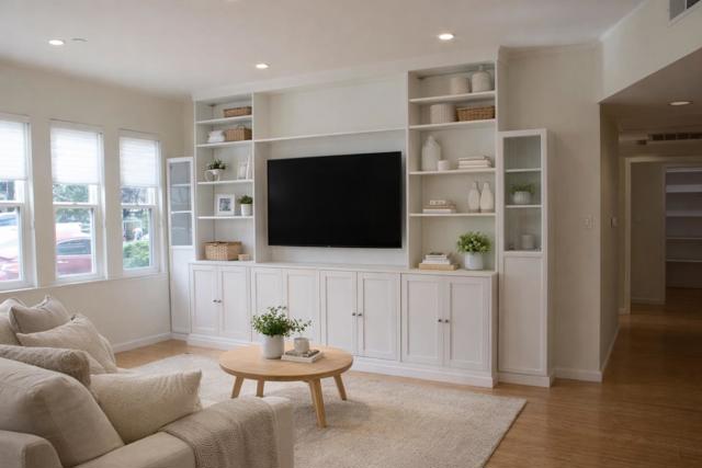 Image 4 of 18 For 1110 Bayswater Avenue 105