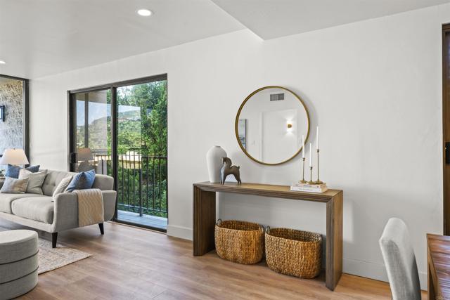 Detail Gallery Image 13 of 48 For 2500 Torrey Pines Rd #305,  La Jolla,  CA 92037 - 2 Beds | 2 Baths