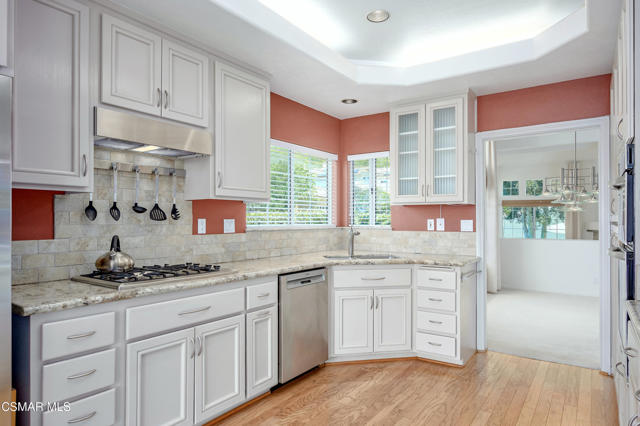 3695 Mapleknoll Place, Thousand Oaks CA: https://media.crmls.org/mediaz/6ba3a4e1-2e95-4ce2-bb92-d81c6e717b07.jpg