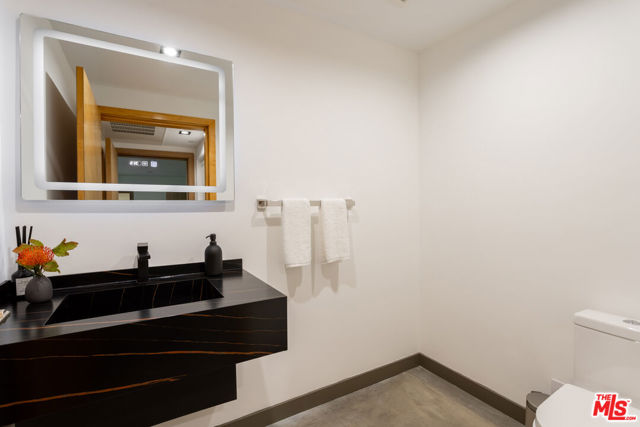 547 N Sweetzer Avenue, West Hollywood CA: https://media.crmls.org/mediaz/6ba4022f-e421-4b42-aa38-3eba0f7b0d9e.jpg