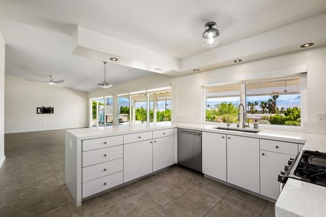 2360 N Palermo Drive, Palm Springs CA: https://media.crmls.org/mediaz/6ba4833d-9c3a-4c73-81d9-e0158a8f6210.jpg