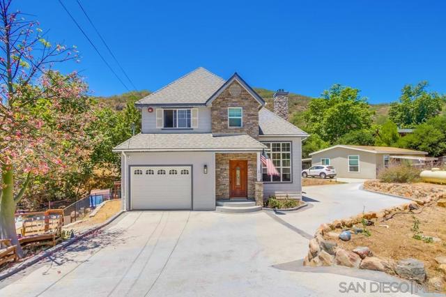 210 Frances Dr, El Cajon CA: https://media.crmls.org/mediaz/6ba4b935-aaec-432c-9706-d53a41a00131.jpg
