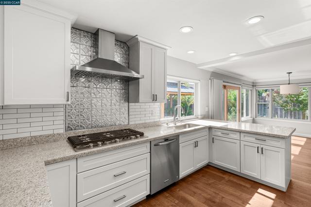 4403 Winterberry Ct, Concord CA: https://media.crmls.org/mediaz/6ba51cf5-32e3-4b6d-b13d-f6f06f91d925.jpg