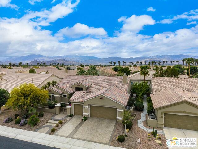 35707 Stonebriar Drive, Palm Desert CA: https://media.crmls.org/mediaz/6ba524c1-e28d-4fee-9fe2-15aea24eba3a.jpg