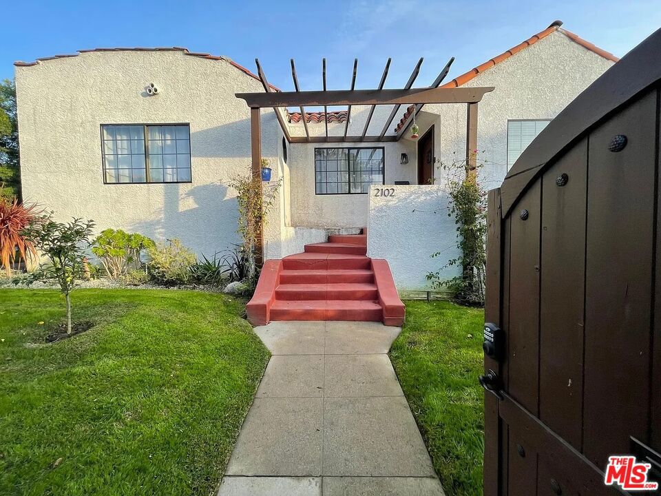 2102 S Harcourt Avenue