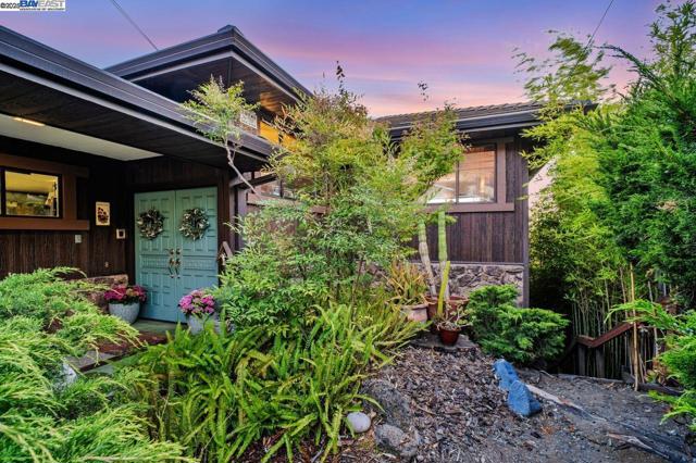 31865 Chicoine Ave, Hayward CA: https://media.crmls.org/mediaz/6ba5c33d-0ffe-40f3-8ddd-34f39cc62c21.jpg