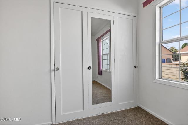 342 E Hemlock Street, Oxnard CA: https://media.crmls.org/mediaz/6ba5ce42-6128-47a6-a20d-5f8594ab706a.jpg