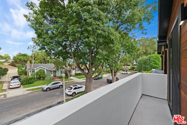 2631 Castle Heights Place, Los Angeles CA: https://media.crmls.org/mediaz/6ba5e9a0-21b1-4285-917b-af3ed1e70eb6.jpg