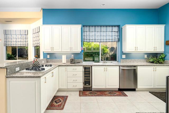 6 Dickens Court, Rancho Mirage CA: https://media.crmls.org/mediaz/6ba62420-7552-4eac-9c71-87a680ed0883.jpg