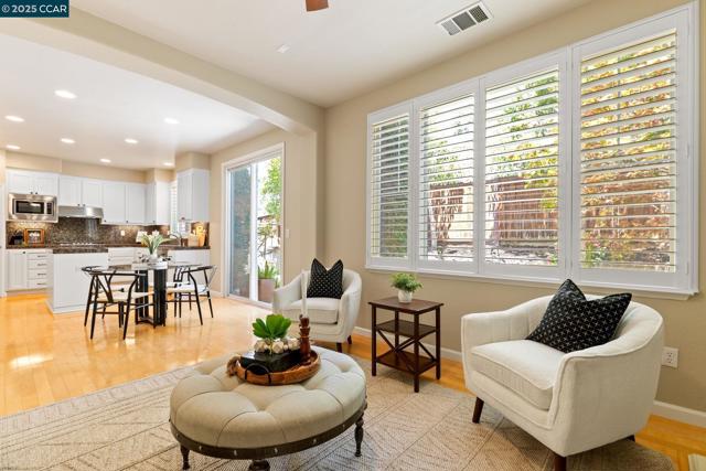 1560 Craiglee Way, San Ramon CA: https://media.crmls.org/mediaz/6ba62708-5d7e-45ee-a111-d7aa19a26b73.jpg