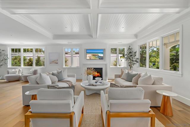 461 Country Club Ln, Coronado CA: https://media.crmls.org/mediaz/6ba6a31c-31b6-436f-9852-f88aa00a4738.jpg