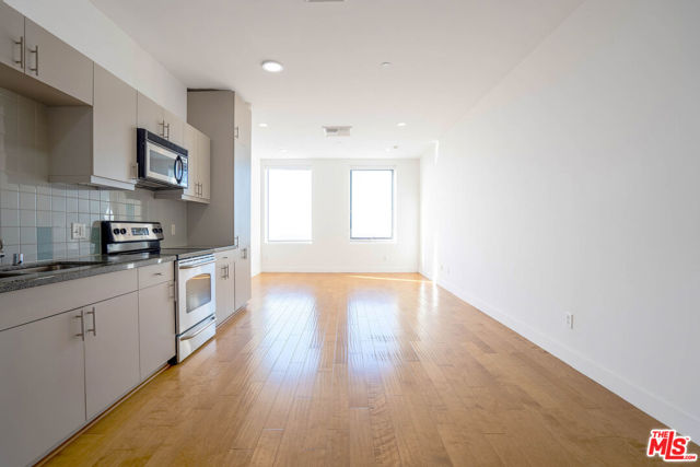 3810 Wilshire Boulevard, Los Angeles CA: https://media.crmls.org/mediaz/6ba6c39b-e09d-4a89-83c0-9a402e7f9c1f.jpg
