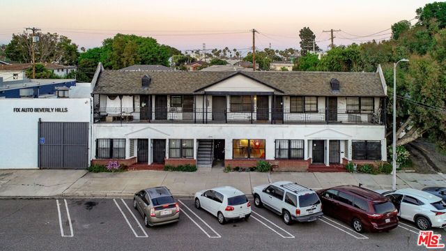 2646 La Cienega Avenue, Los Angeles CA: https://media.crmls.org/mediaz/6ba6c75c-e2cc-432f-8d73-27913d88af82.jpg