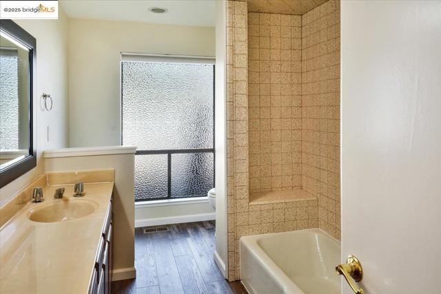 1610 Lawrence Rd, Danville CA: https://media.crmls.org/mediaz/6ba784e1-7042-4dc3-9f60-57f3b4e5f9ad.jpg