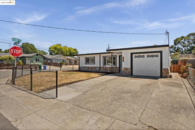 716 Williams Dr, Richmond CA: https://media.crmls.org/mediaz/6ba7c442-7a82-483e-9409-aa3755813d88.jpg