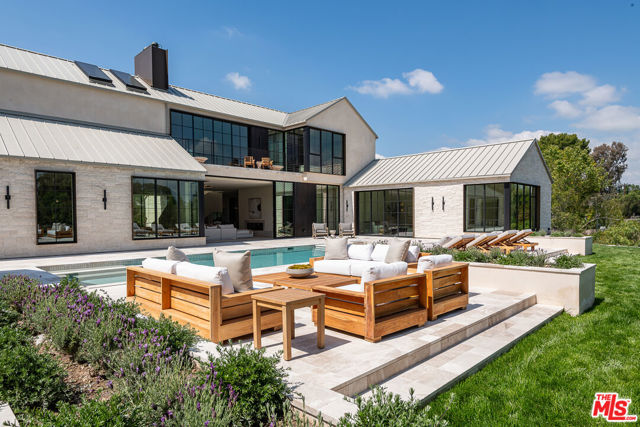 24172 Lupin Hill Road, Hidden Hills CA: https://media.crmls.org/mediaz/6ba7f21d-a6be-4ea0-85cb-e1c28e7ce0f8.jpg